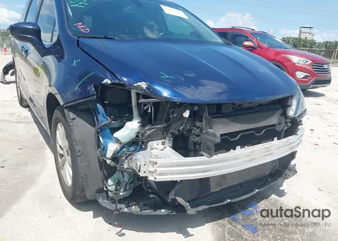 2017 Chrysler Pacifica Touring-L z USA, uszkodzony, nr VIN 2C4RC1BG4HR821604